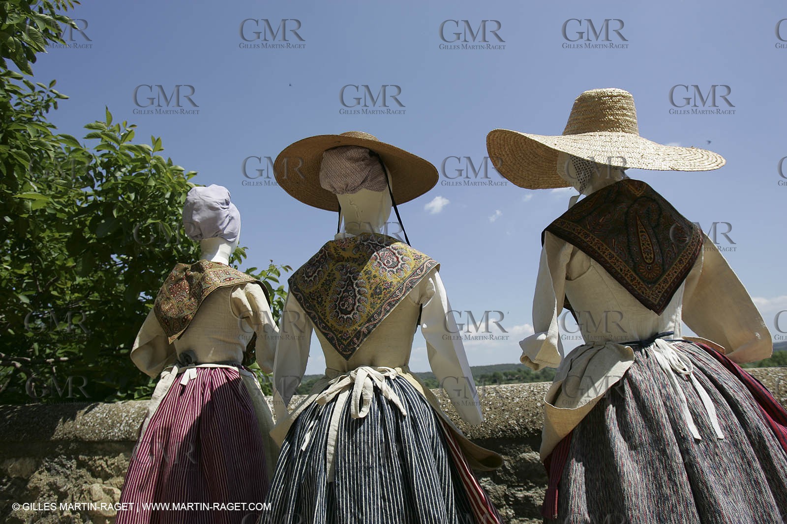 May 2004 - La Tour d'Aigues (FRA, 84) - Old costumes for women of the South exhibition