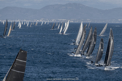 28 09 2022? Saint-Tropez,(FRA,83), Les Voiles de Saint-Tropez 2022 Régate N° 2 poup les modernes, navigation libre pour les grandes goélettes