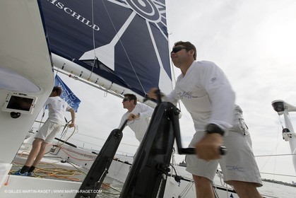 05 07 2012 - New York (USA) - Ocean Krys Race - Speed runs in fornt of NY city