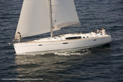 Crusing monohull sailing