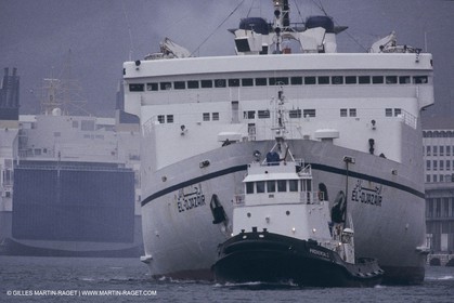 Monde maritime, opérations porturaires, ports, manoeuvres, marine world, harbour operations, maritime shipping,