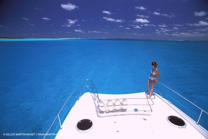 Bateau à Moteur au mouillage