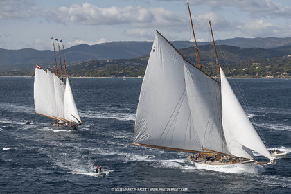 28 09 2022? Saint-Tropez,(FRA,83), Les Voiles de Saint-Tropez 2022 Régate N° 2 poup les modernes, navigation libre pour les grandes goélettes