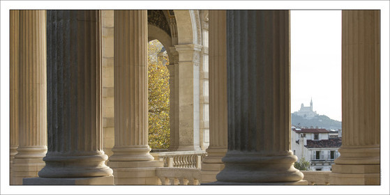 Produit : Tirage photo réalisé par nos soins sur imprimante jet d'encre professionnelle Epson à partir de 8 encres ultrachrome inaltérables (label Digigraphie).Formats au choix : .. 50 x 100 cm. 100 x 200 cmChoix des papiers :. Papier standard brillant 250 gr., filet noir, marge blanche, tirage non signé. Papier haut de gamme satiné 290 gr. filet noir, marge blanche, tirage vérifié et signé par l'auteur.. Autres supports (canvas, acrylique, dibond) sur demandeConditionnement : tube cylindrique renforcé.Options pour l'expédition : . colissimo + dépôt boîte aux lettres (France uniquement). Colissimo avec signature à réception. Transporteur express (2 jours ouvrés) avec signature à réceptionCliquez sur caddie pour sélectionner votre formule et démarrer la procédure de commande en ligne