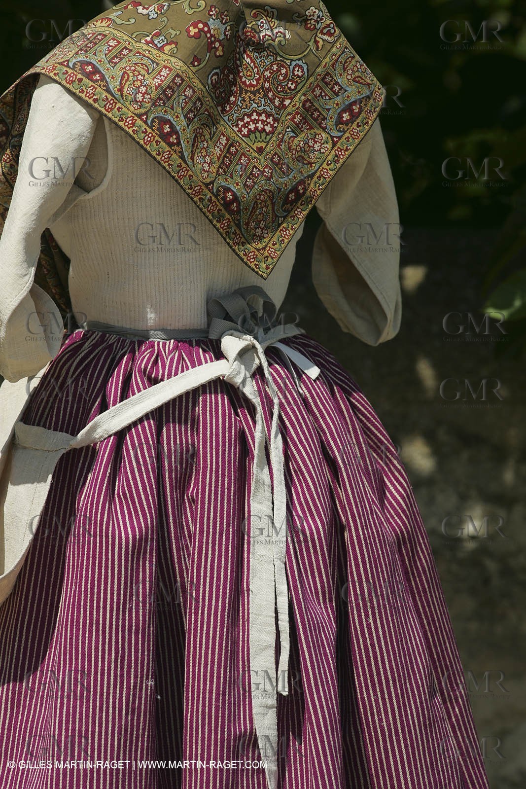 May 2004 - La Tour d'Aigues (FRA, 84) - Old costumes for women of the South exhibition