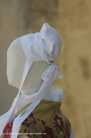 Mai 2004 - La Tour d'Aigues (FRA, 84) Costumes anciens pour l'exposition Femmes du Midi
