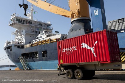 02 03 2012 - Naples (ITA) - 34th America's Cup - America's Cup World Series Naples 2012 - Cargo unloading