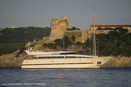 Powerboating, super Yachts
