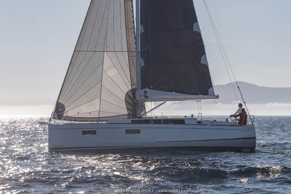 04 07 3017; Les EMbiez (FRA; 83) - Chantier Beneteau; Oceanis 38.1