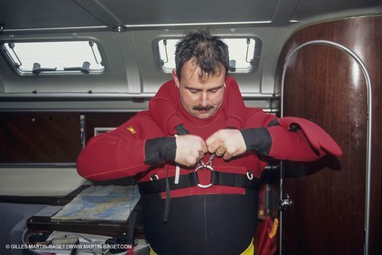 Voile, croisière, équipement, Sécurité