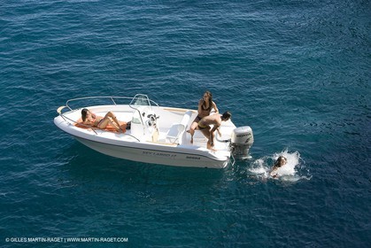 Motor boat mooring