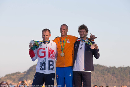 14 08 2016, Rio de Janeiro (BRA), 2016 Olympic Games, Sailing, RSX Men medal ceremony, Nick Dempsey (GBR), Van Rysselberghe Dorian (NED), Pierre le Coq (FRA)