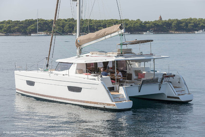 12 09 2016, Cannes (FRA,06), Chantier Fountaine-Pajot, Helia 44