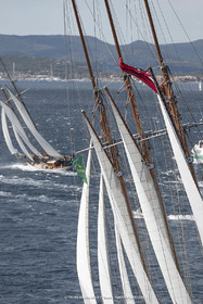 28 09 2022? Saint-Tropez,(FRA,83), Les Voiles de Saint-Tropez 2022 Régate N° 2 poup les modernes, navigation libre pour les grandes goélettes