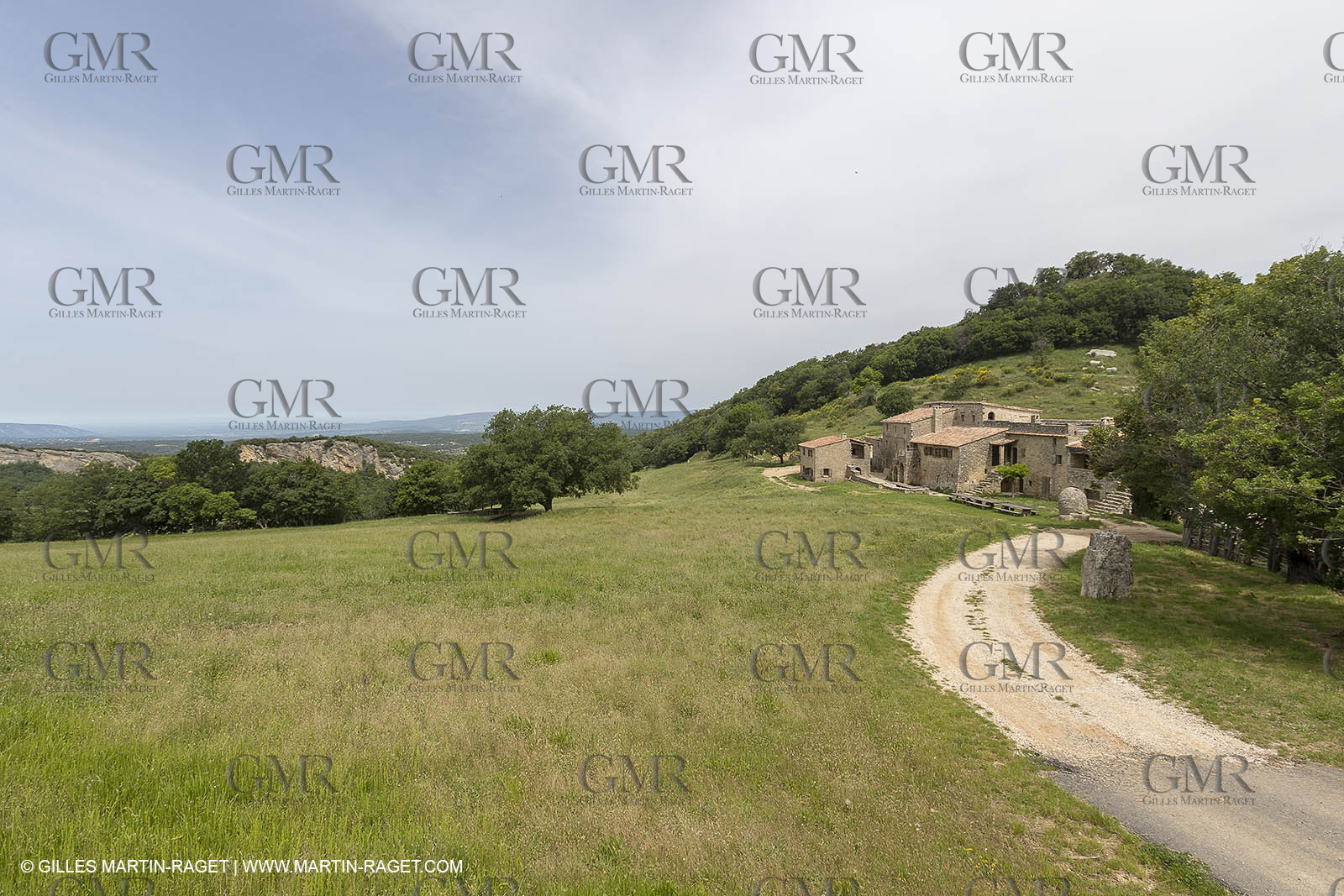 10 06 2018, Sivergues (FRA,84), ferme auberge du Castelas