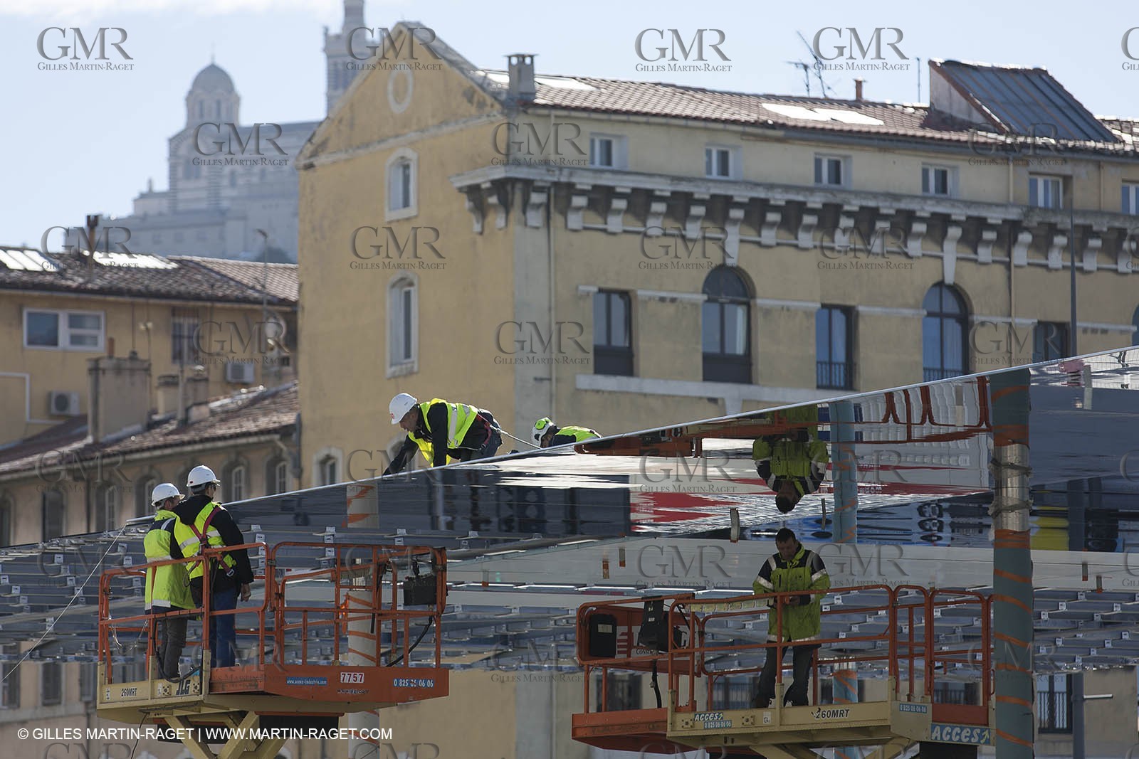 04 02 2013 - Marseille (FRA,13) - Vieux Port (historical port) refit - Works on the shadow maker