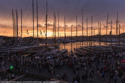 01 10 2025, Saint-Tropez (FRA,83) , Voioes de Saint-Tropez 2015, Day 4, Crew parade