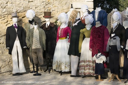 31 10 2013 - Ansouis (FRA,84) - Chateau d'Ansouis - Costumes de l'exposition Habits d'hommes