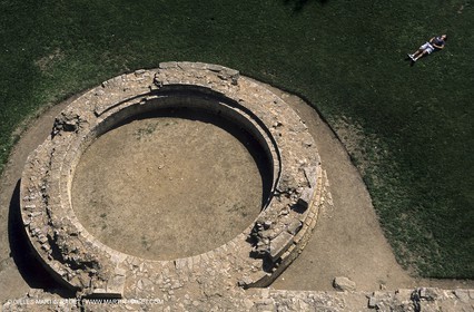 Nîmes - parvis des arènes