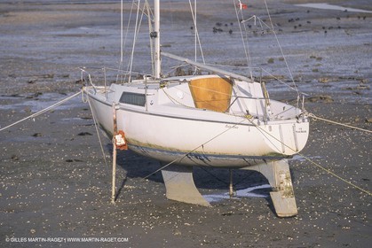 sailing, cruising, monohull at the mooring