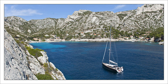 Produit : Tirage photo réalisé par nos soins sur imprimante jet d'encre professionnelle Epson à partir de 8 encres ultrachrome inaltérables (label Digigraphie).Formats au choix : .. 50 x 100 cm. 100 x 200 cmChoix des papiers :. Papier standard brillant 250 gr., filet noir, marge blanche, tirage non signé. Papier haut de gamme satiné 290 gr. filet noir, marge blanche, tirage vérifié et signé par l'auteur.. Autres supports (canvas, acrylique, dibond) sur demandeConditionnement : tube cylindrique renforcé.Options pour l'expédition : . colissimo + dépôt boîte aux lettres (France uniquement). Colissimo avec signature à réception. Transporteur express (2 jours ouvrés) avec signature à réceptionCliquez sur caddie pour sélectionner votre formule et démarrer la procédure de commande en ligne