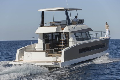 08 04 2015, Andraitx (Isla de Mallorca, Islas Baleares, ESP), Chantier Fountaine-Pajot, Motor Yacht 37