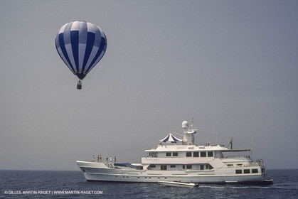 Powerboating, super Yachts