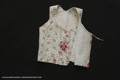 May 2004 - La Tour d'Aigues (FRA, 84) - Old costumes for women of the South exhibition