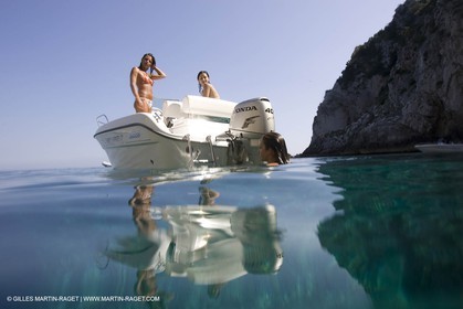 Motor boat mooring