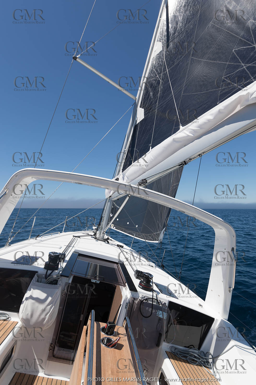 04 07 3017; Les EMbiez (FRA; 83) - Chantier Beneteau; Oceanis 41.1