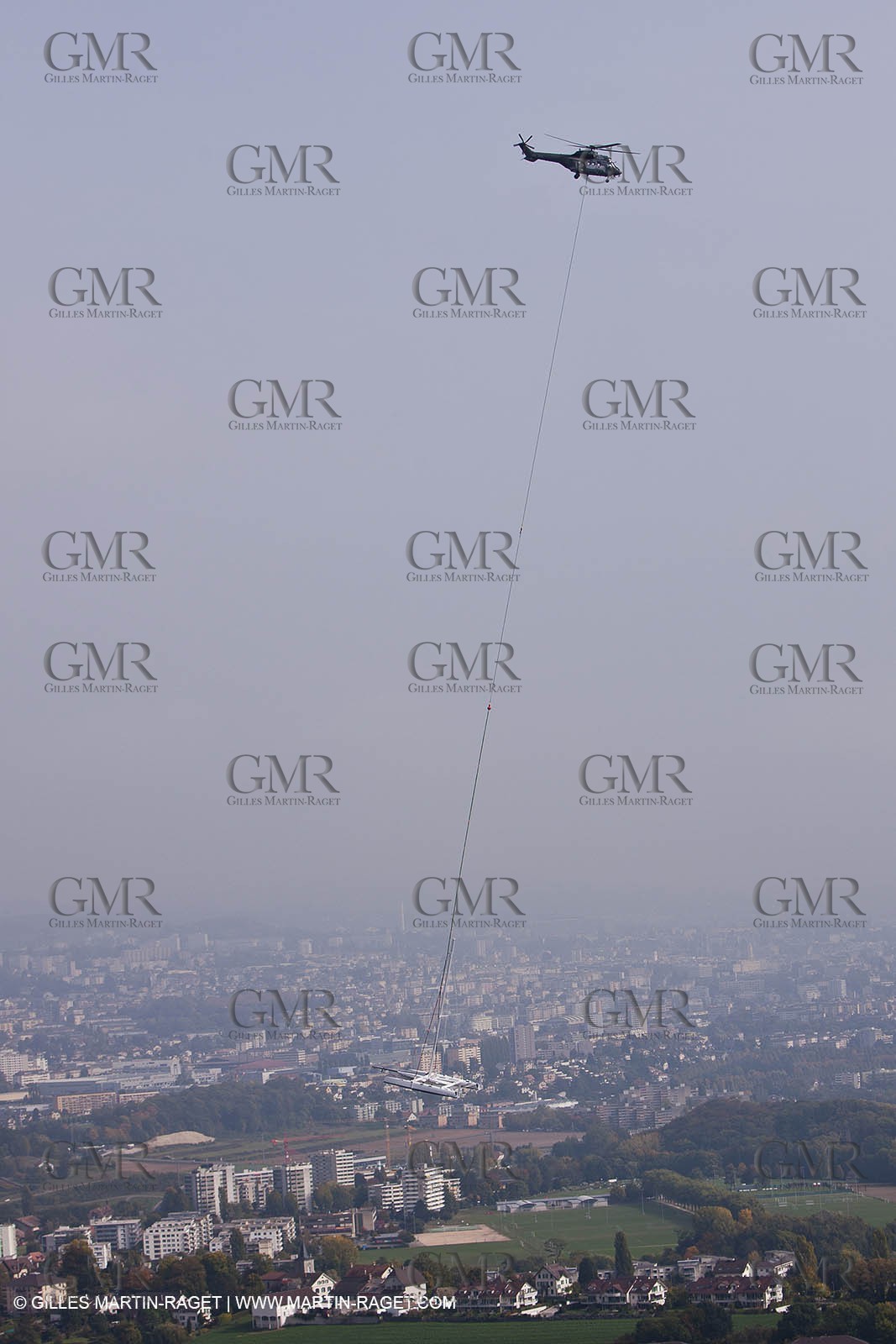 08 10 10 - St Sulpice (SUI) - Hydroptere.ch touches water