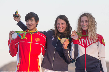 14 08 2016, Rio de Janeiro (BRA), 2016 Olympic Games, Sailing, RSX Women medal ceremony, Peina Chen (CHI), Charline Picon (FRA), Stefania Elfutina (RUS)