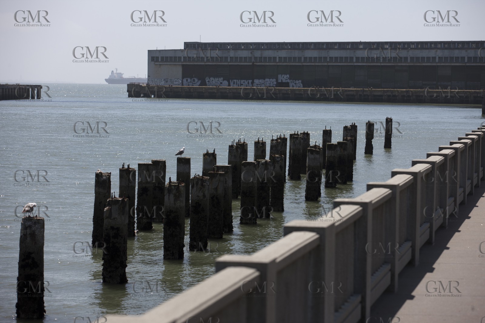 07 06 2011 - San Francisco (USA,CA) - 34th America's Cup - The Piers in their state of origin - Pier 14-22