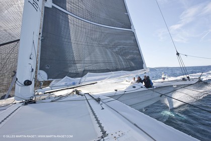 Samedi 5 septembre 2009 - Hyères (FRA, 83) - L'Hydroptère bat le record du monde de vitesse avec un run à 51,36 knts (sous réserve de ratification par le WSSRC)