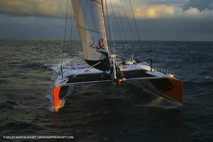 Orange II - 2004 Jules Verne Trophy - Ouessant - first starting line crossing