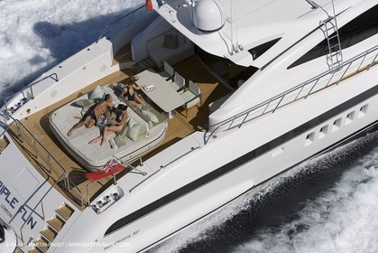 06 09 2007 - Saint Tropez (FRA, 83) - Superyachts - Motoryachts - Mangusta 92 Triple Fun à Saint Tropez - Au mouillage devant le Club 55 à la plage de Pampelonne
