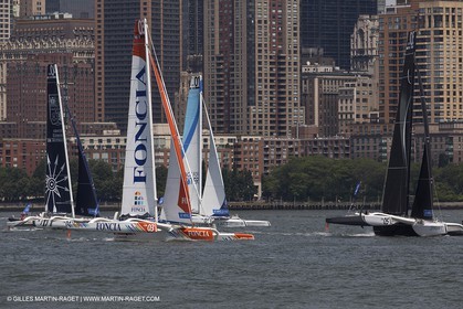 05 07 2012 - New York (USA) - Ocean Krys Race - Speed runs in fornt of NY city