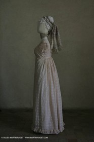 May 2004 - La Tour d'Aigues (FRA, 84) - Old costumes for women of the South exhibition