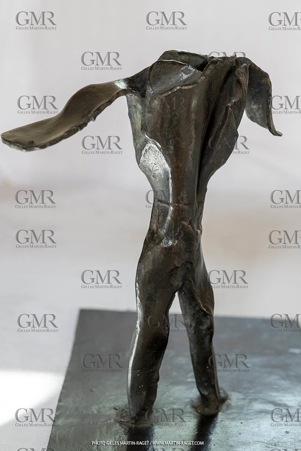 11 02 2020, St Rémy de Provence, (FRA,13), Oeuvre de Germaine Richier, Guerrier n° 11 1956, Bronze patiné foncé, épreuve d'exposition, Fondeur : L. Thinot, Paris, 26,5 x 24 x 29,5 cm, Collection Famille Germaine Richier