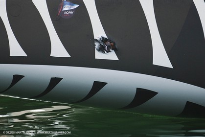 14 11 2010 - Dubai (UAE) - Dubai Louis Vuitton Trophy -  BMW ORACLE Racing - Race Day 1 - Mascalzone Team NZ incident