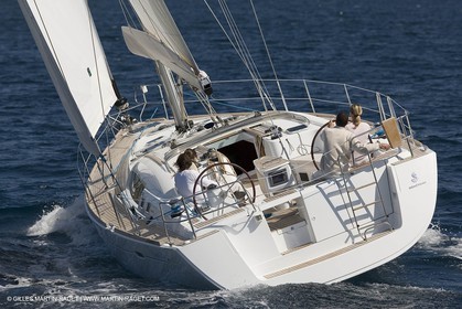 Crusing monohull sailing