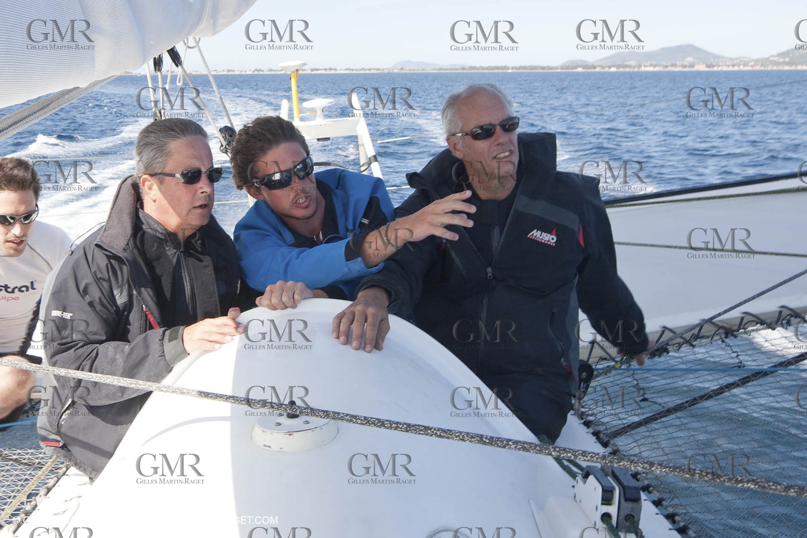 05 09 2009 - Hyères (FRA, 83) Hydroptère beat the overal sailing speed record with a run at 51,36 knts Vice Amiral d'Escadre Yann Tainguy, Prefet Maritime de Toulon et Hugues Parant, prefet du var, à bord...