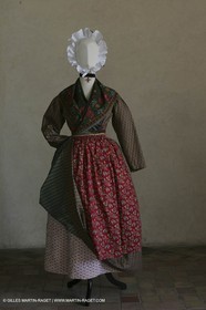 May 2004 - La Tour d'Aigues (FRA, 84) - Old costumes for women of the South exhibition