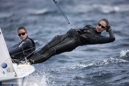 20 04 2010 - Hyères (FRA,83) - SOF 2010 - ZHIK Team - 470 fem -  Ingrid Petitjean - Nadège Douroux