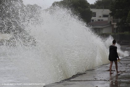 21 01 2011 - Auckland (NZL) - after storm waves at Takapuna