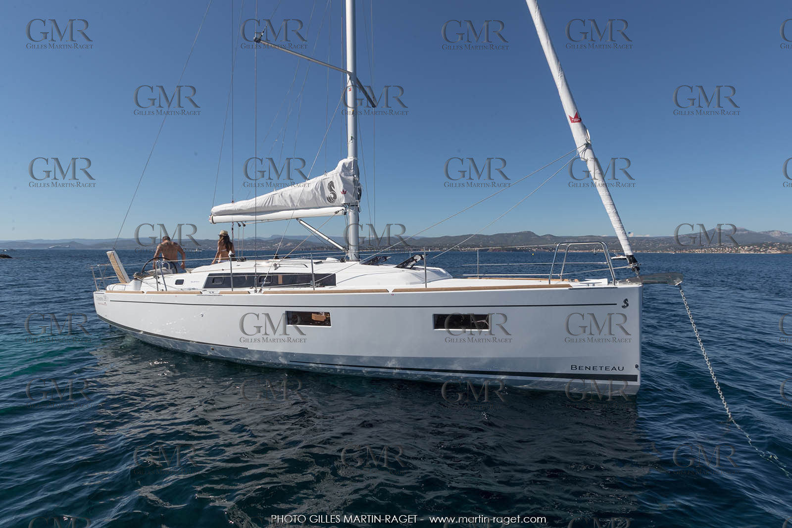 04 07 3017; Les EMbiez (FRA; 83) - Chantier Beneteau; Oceanis 38.1