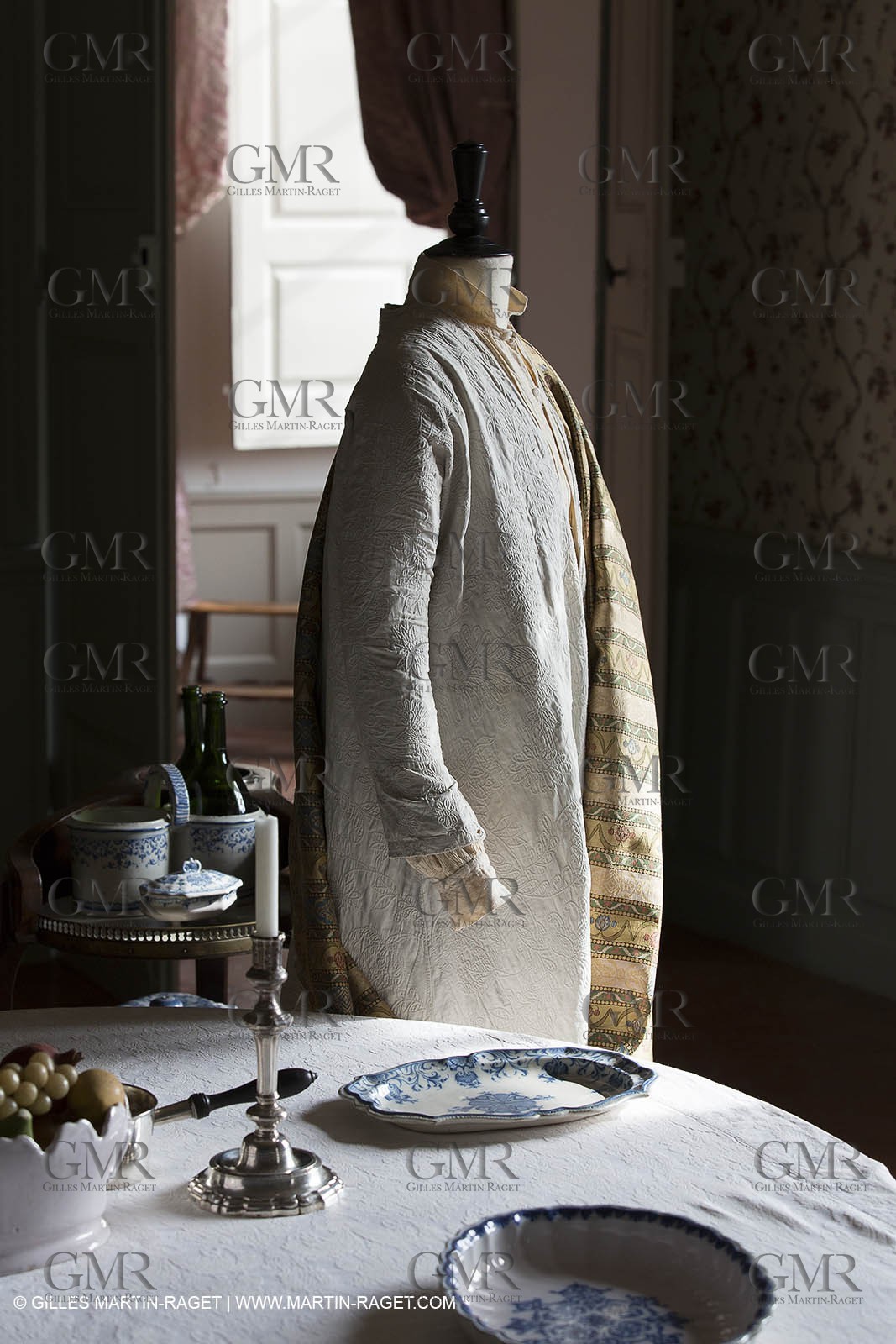 31 10 2013 - Ansouis (FRA,84) - Ansouis castle - Costumes of the exhibit Men costumes