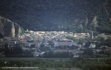 Les Mées