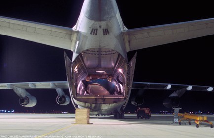 America's Cup, San Diego 1992, Ville de Paris aerial shipping