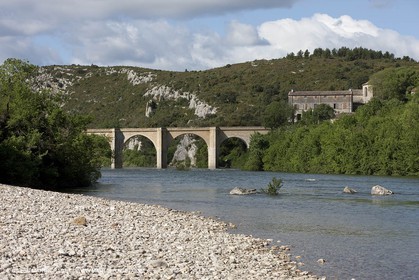 28 04 2009 - Ste Anastasie (FRA, 30) - Atlas Nîmes Métropole -  2009 campaign - Saint Nicolas bridge